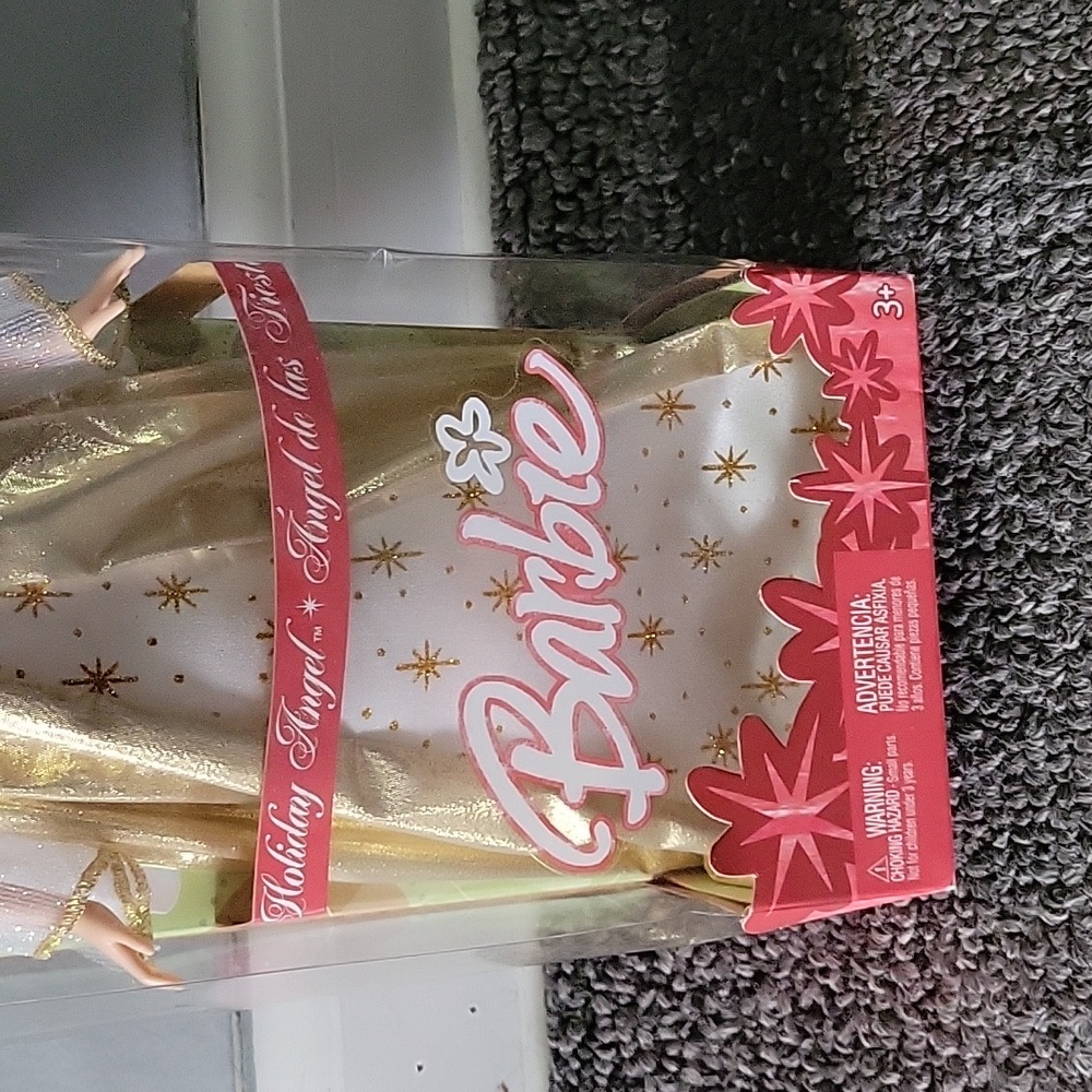 Holiday Angel Barbie - Picture 7 of 7